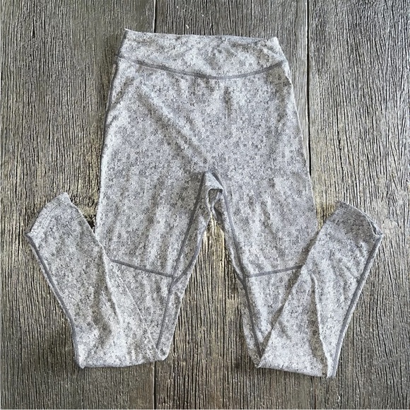 Gymshark Dry Fleur Texture Leggings Gray High Waisted Full Length Size Small - Picture 6 of 7